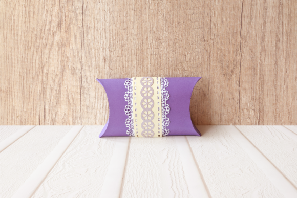 Lace Band Pillow Box